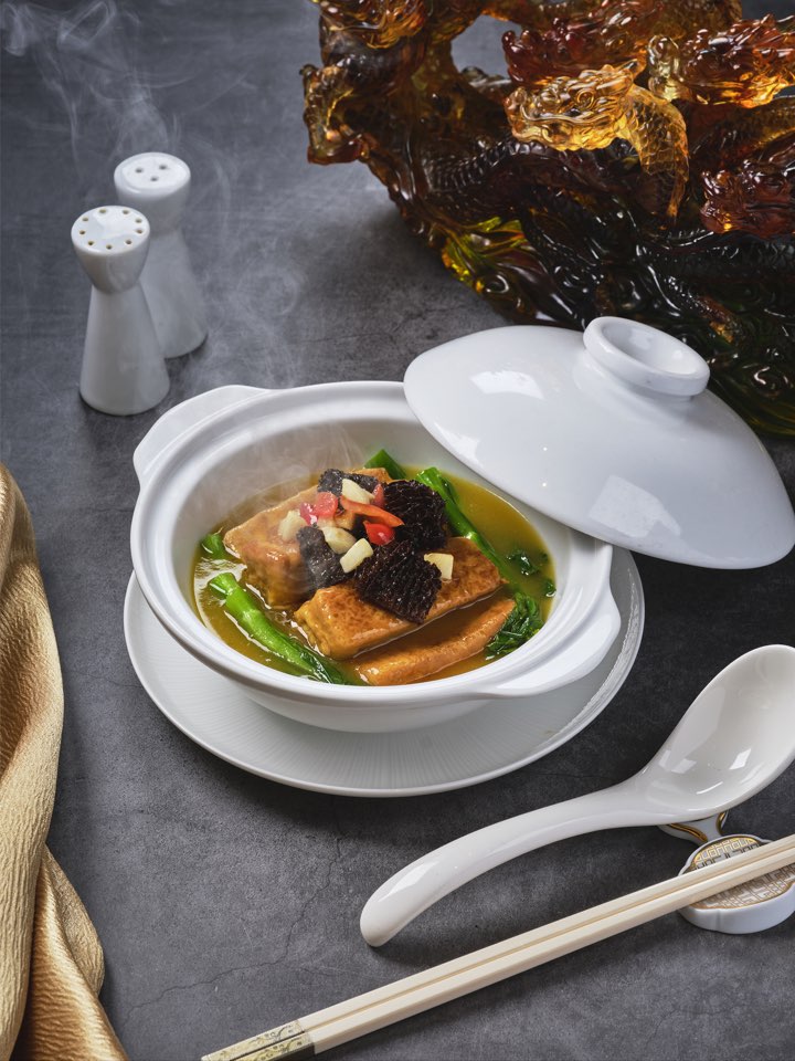 Braised bean curd with morel mushroom and vegetables